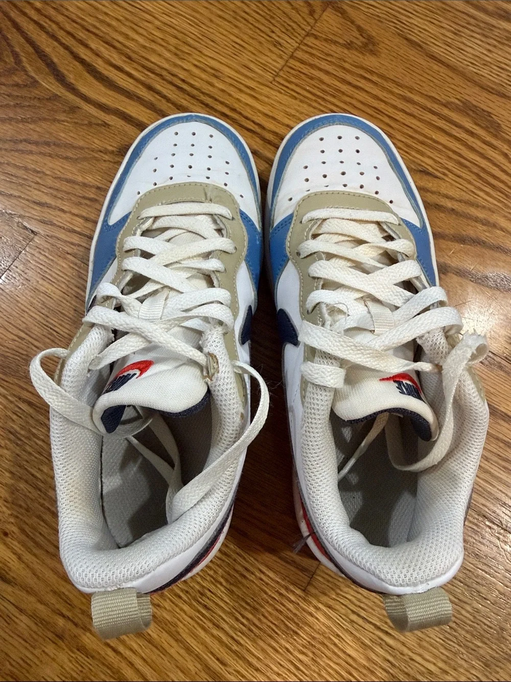 Boy’s Nike Sneakers/Shoes. Size 4Y. Good Condition.
